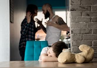 parents fighting infront of child