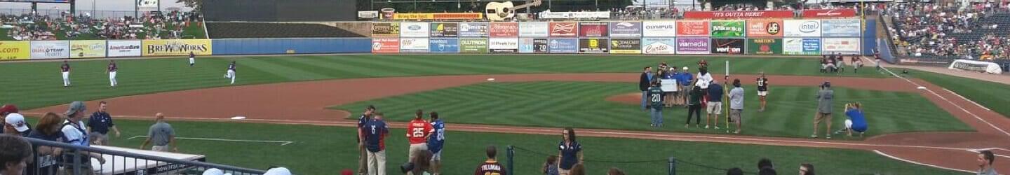 Picture of baseball diamond with ongoing game