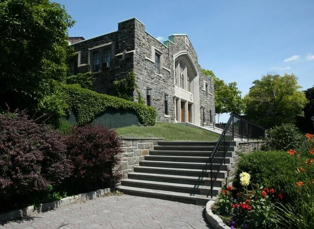 Picture of building on Bronx College Campus