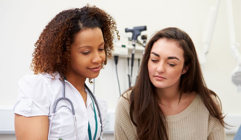 young girl talking to her doctor about her alcohol consumption