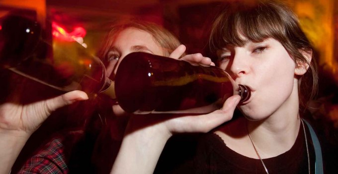 Study: Heavy-Drinking College Students Engage in Drunkorexia