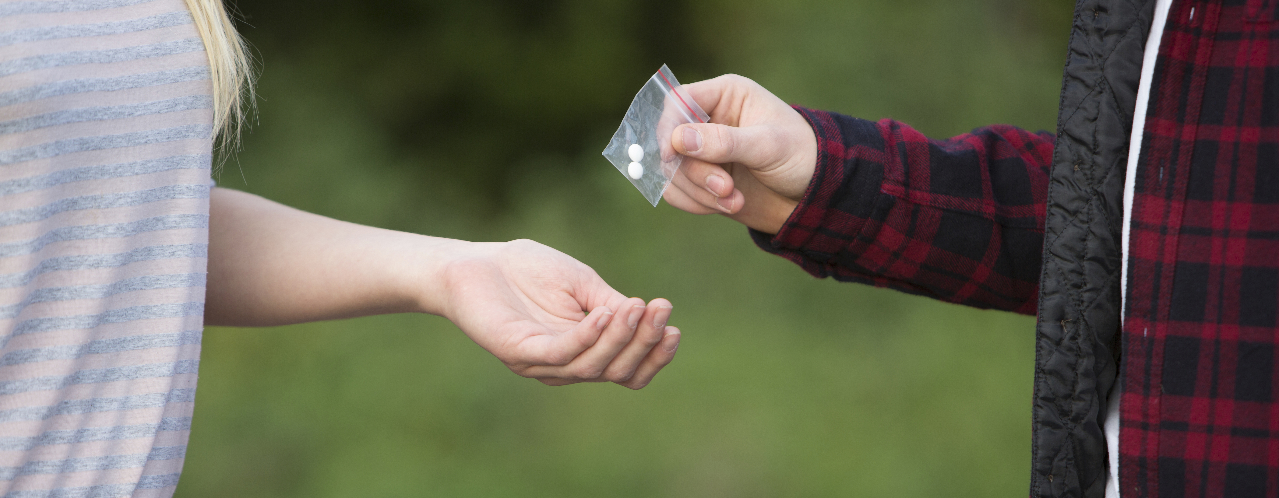 Teens trading opioid pills on the street